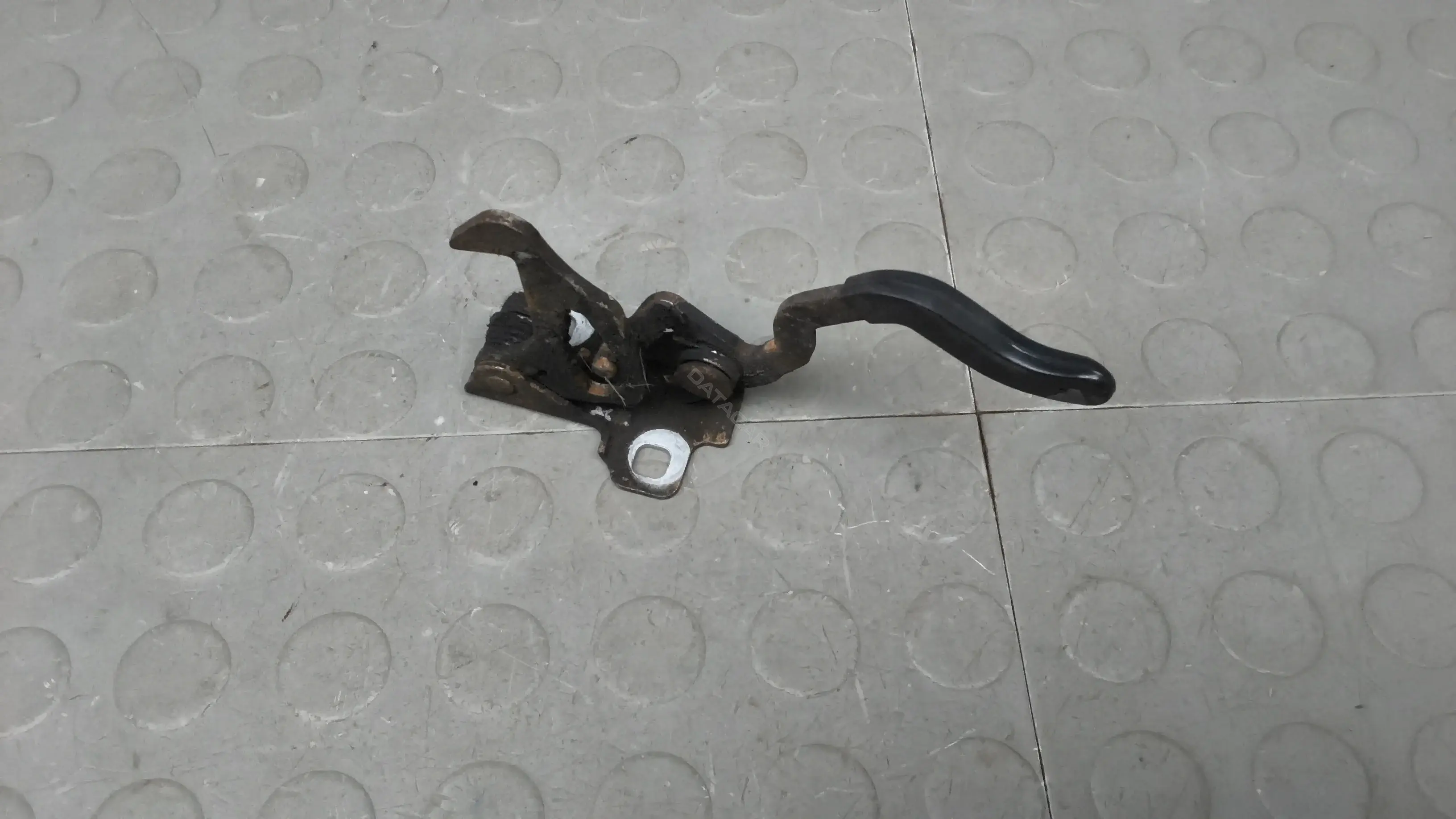 Ручка открывания капота LBM13JB01