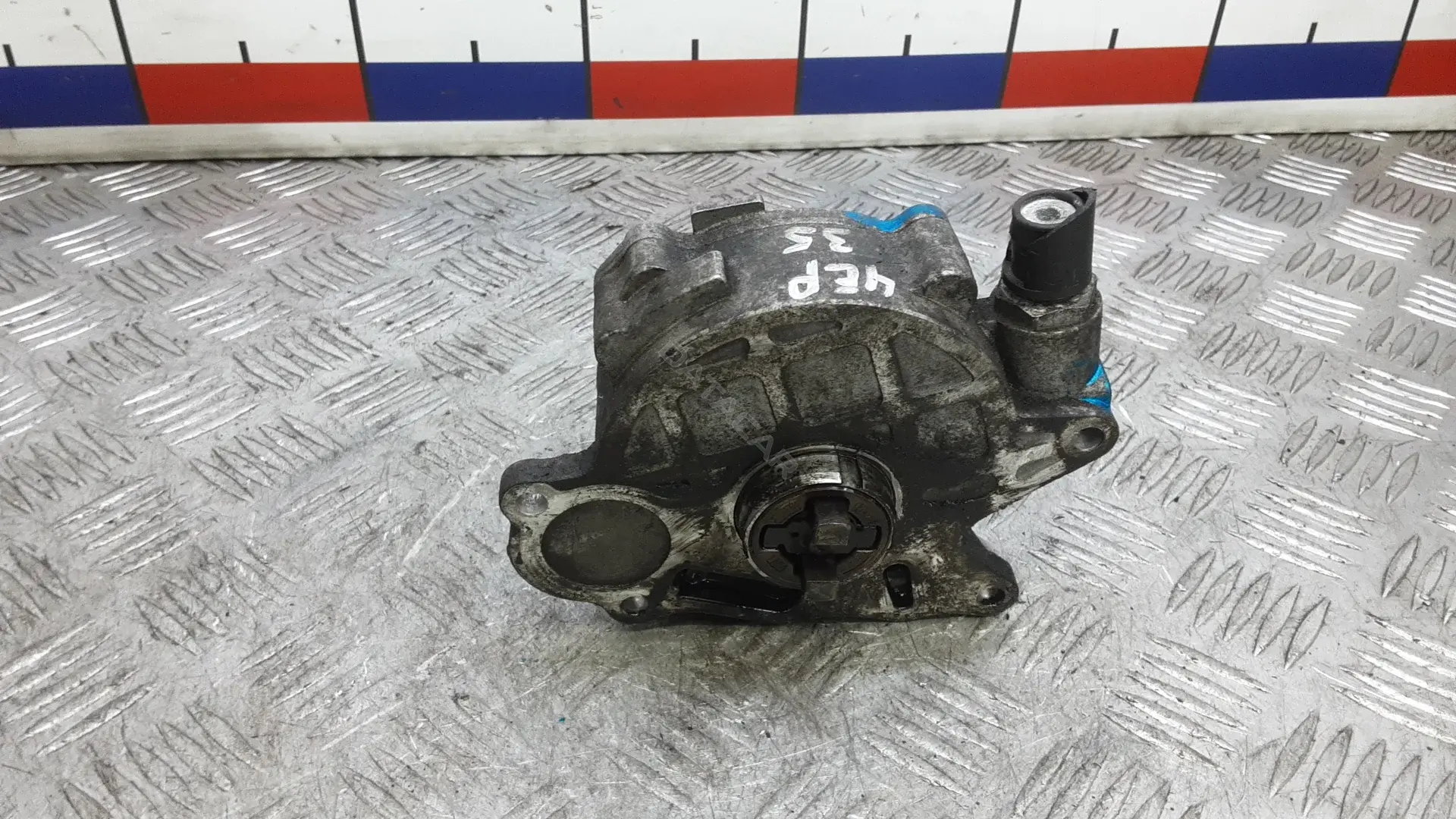 Вакуумный насос 03L145100F, 03L145100V370