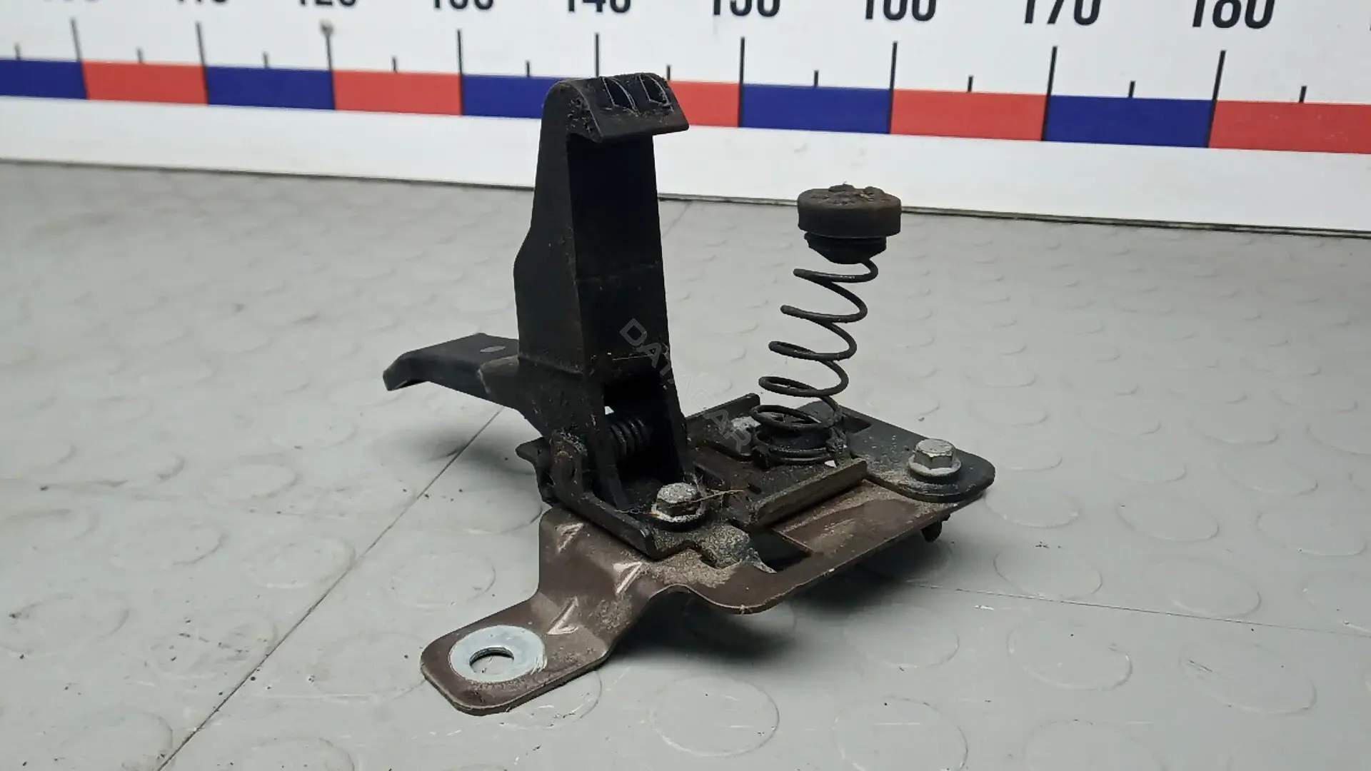 Ручка открывания капота 8BG29JB01