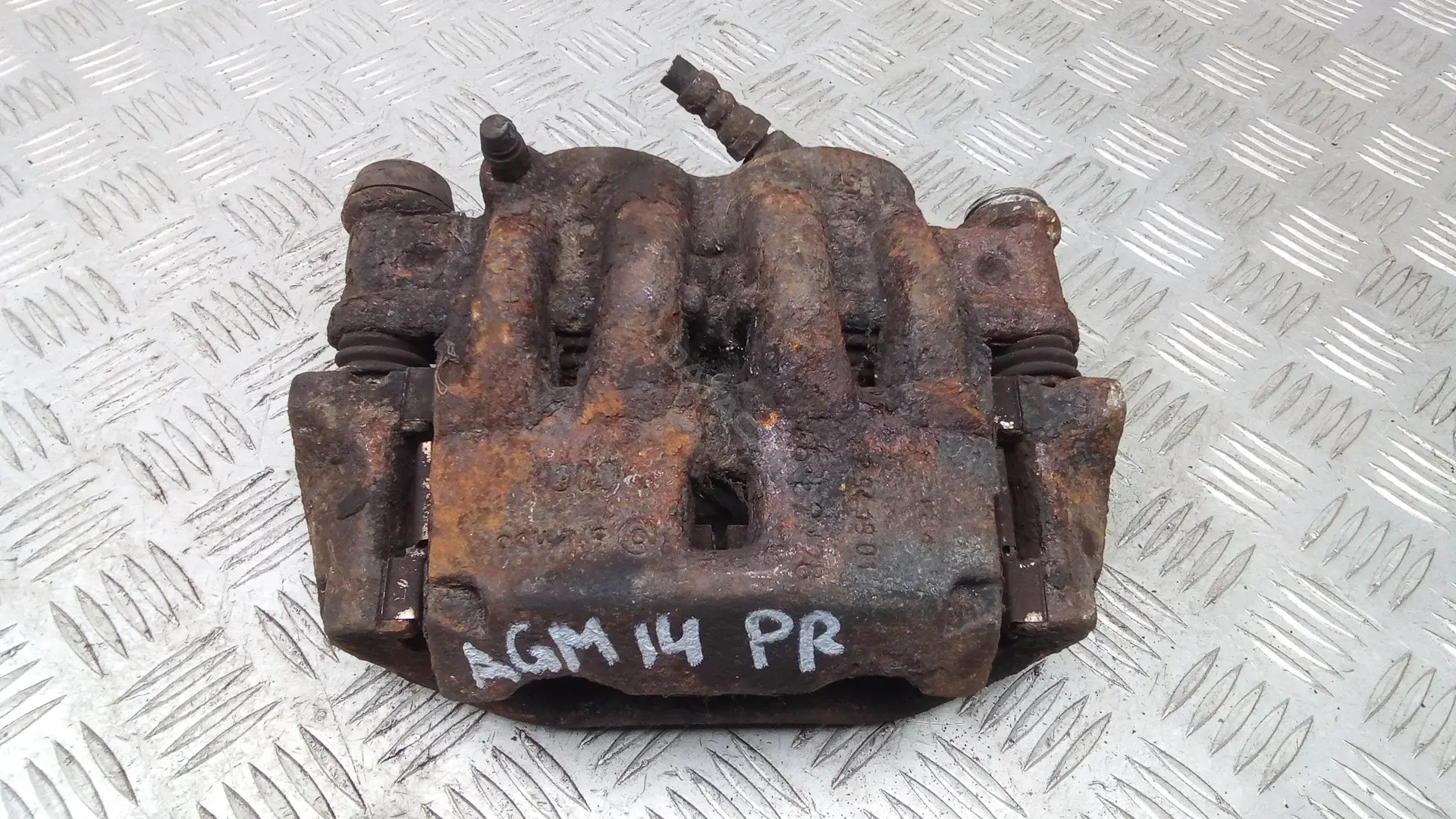 Суппорт тормозной AGM14N701