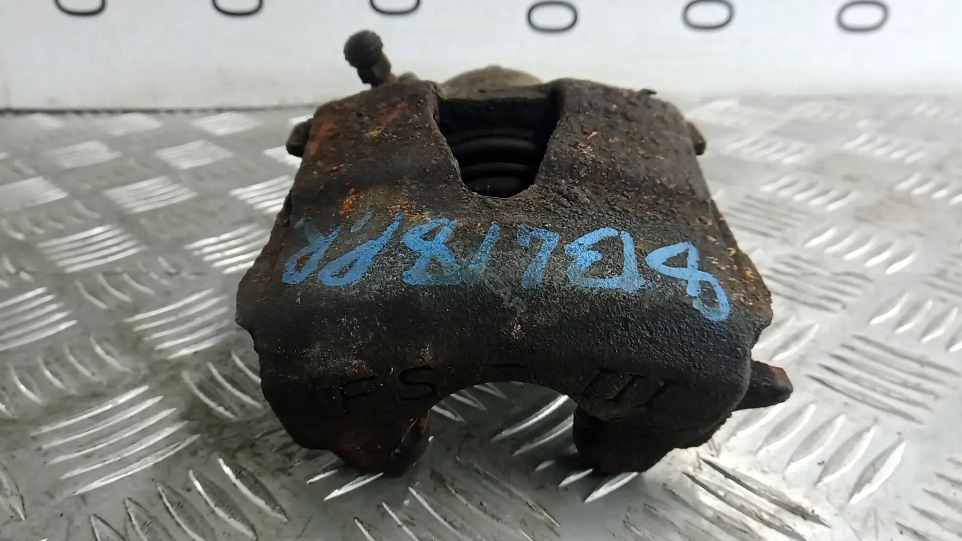 Суппорт тормозной 1K0615124D
