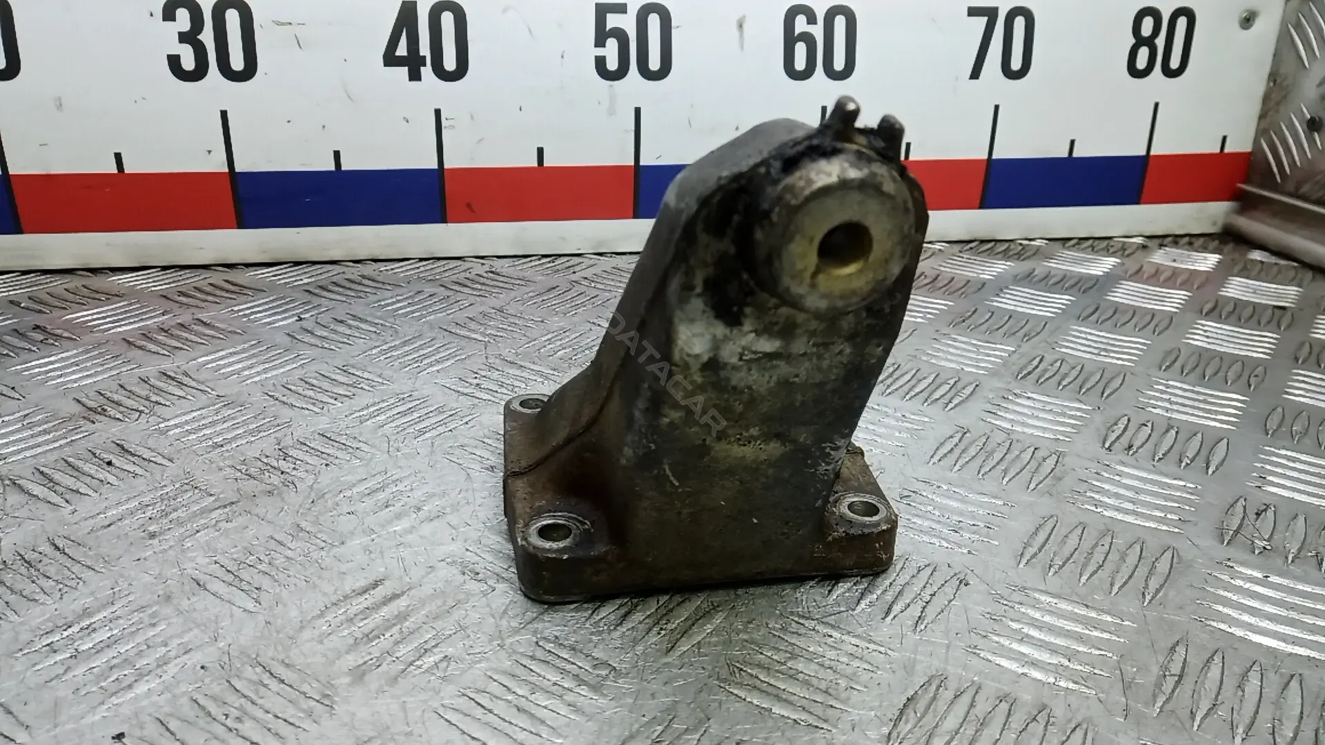 Кронштейн двигателя A6042230104