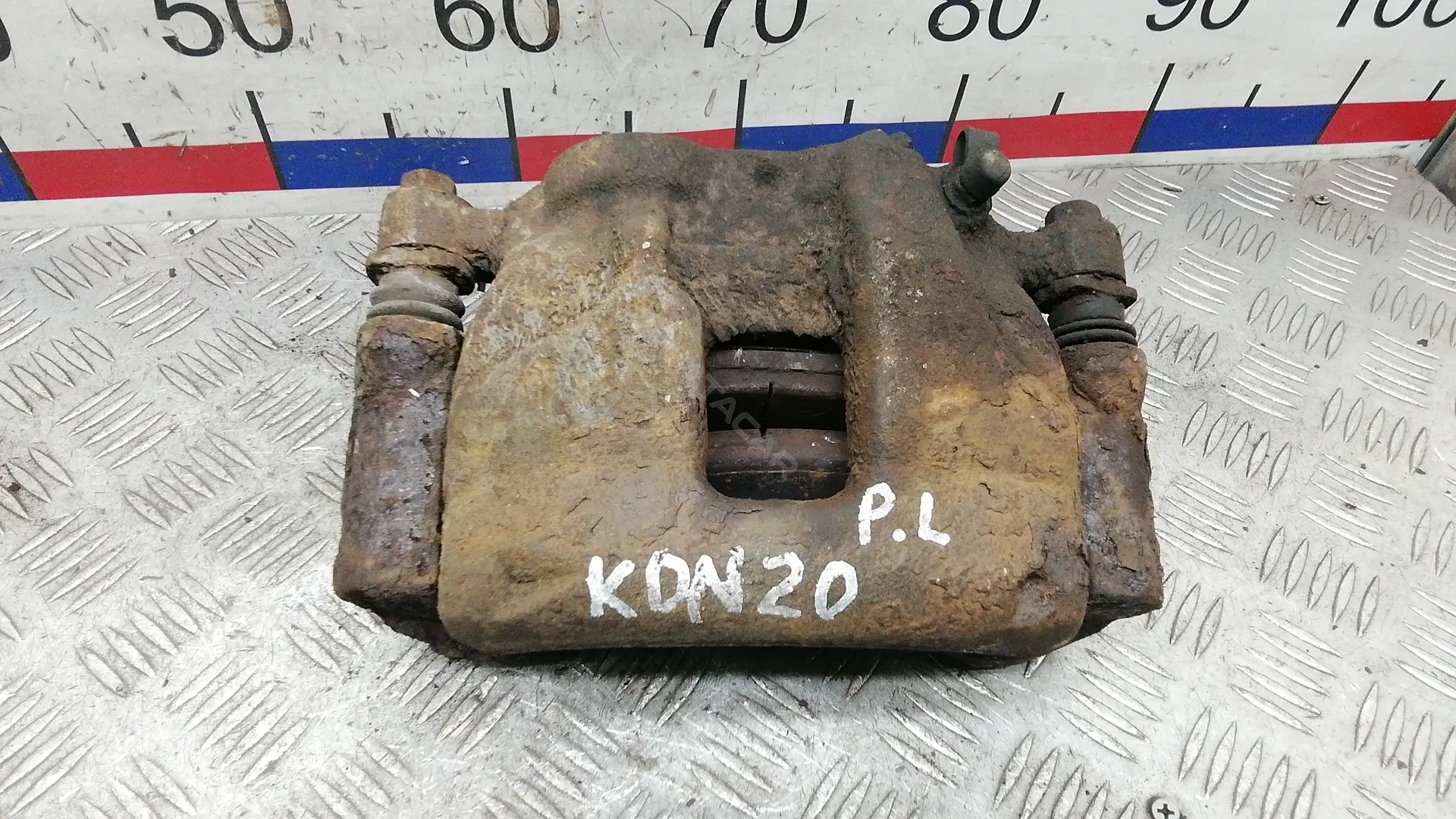 Суппорт тормозной KDN20K701
