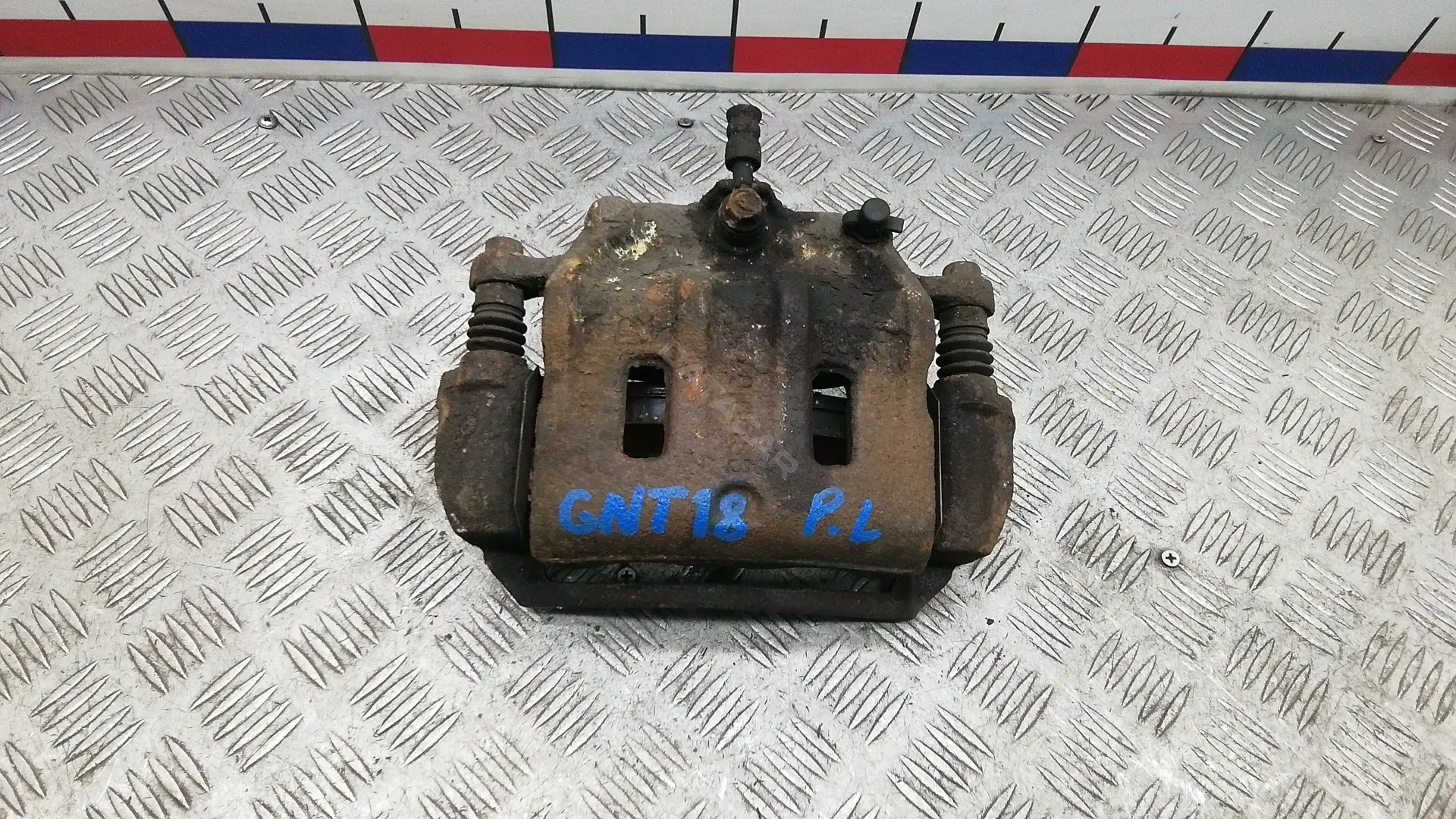 Суппорт тормозной GNT18K701