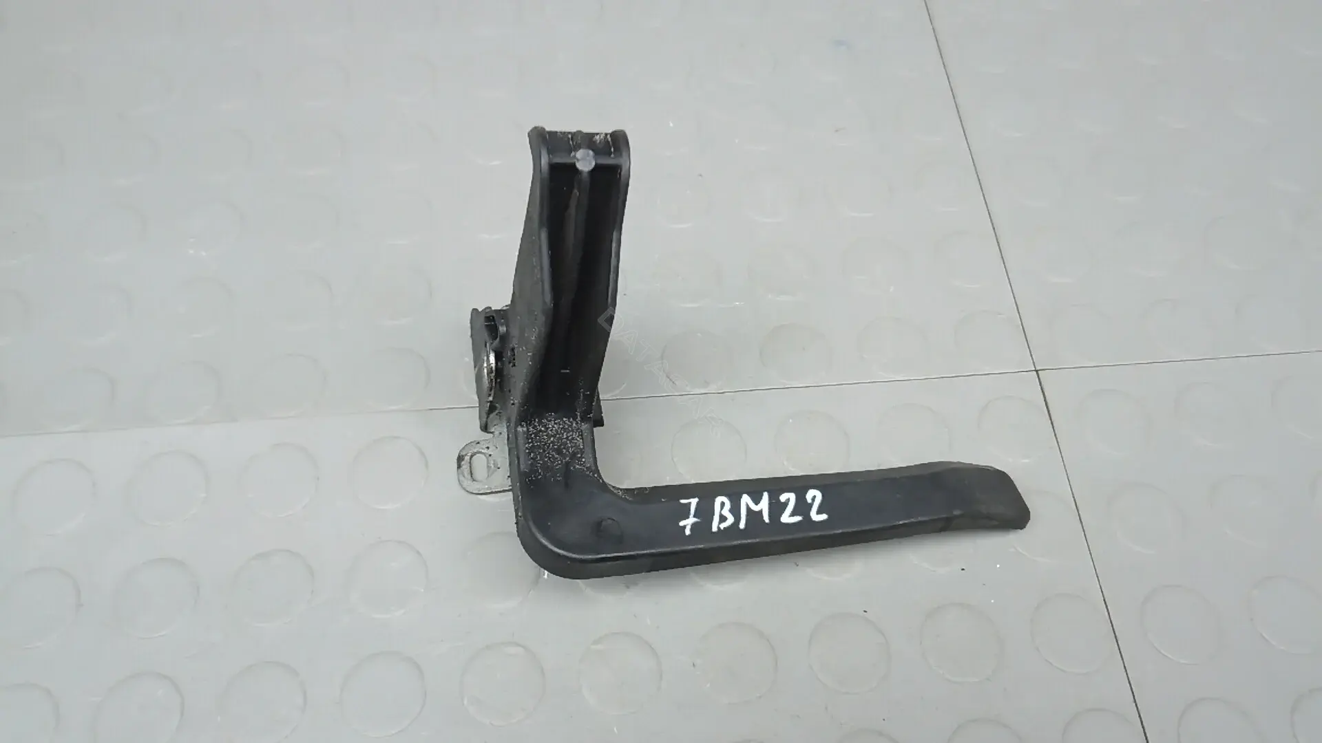 Ручка открывания капота 7BM22JB01