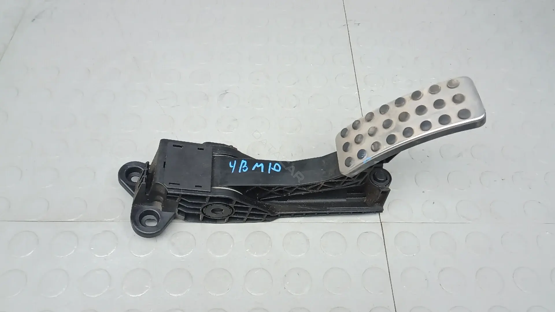 Педаль газа 4BM10NW01