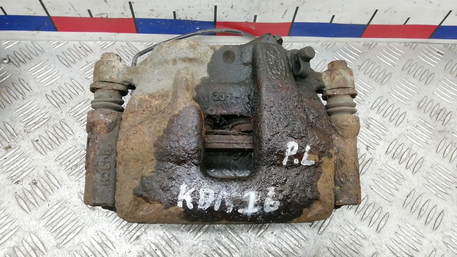 Суппорт тормозной KDN16K701