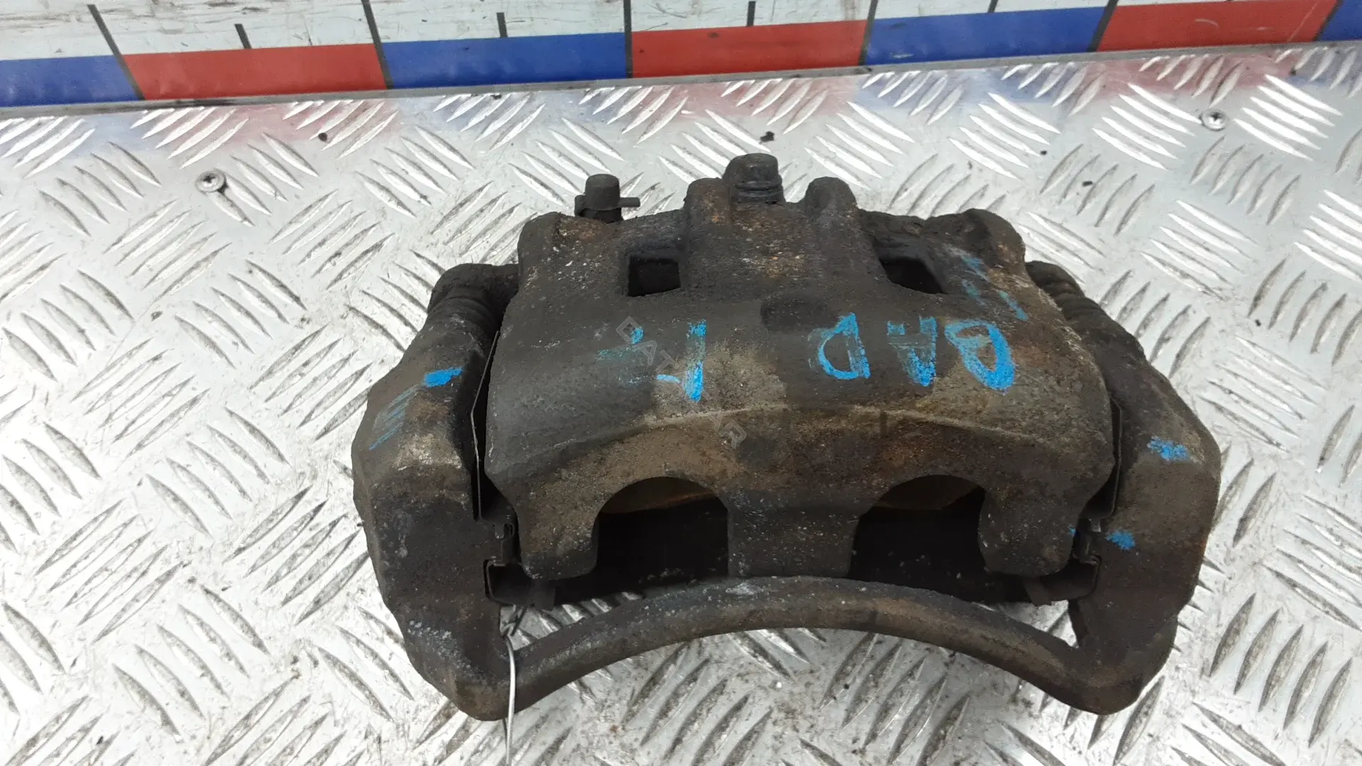 Суппорт тормозной BAD17N701