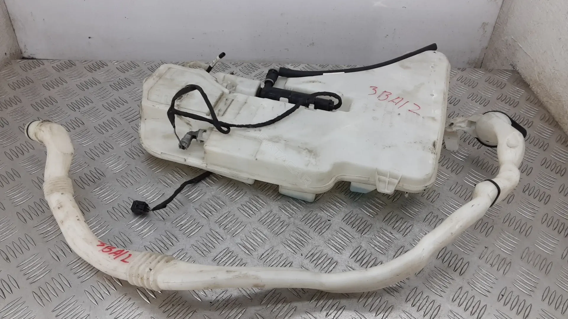 Бачок омывателя 3BA12NL01