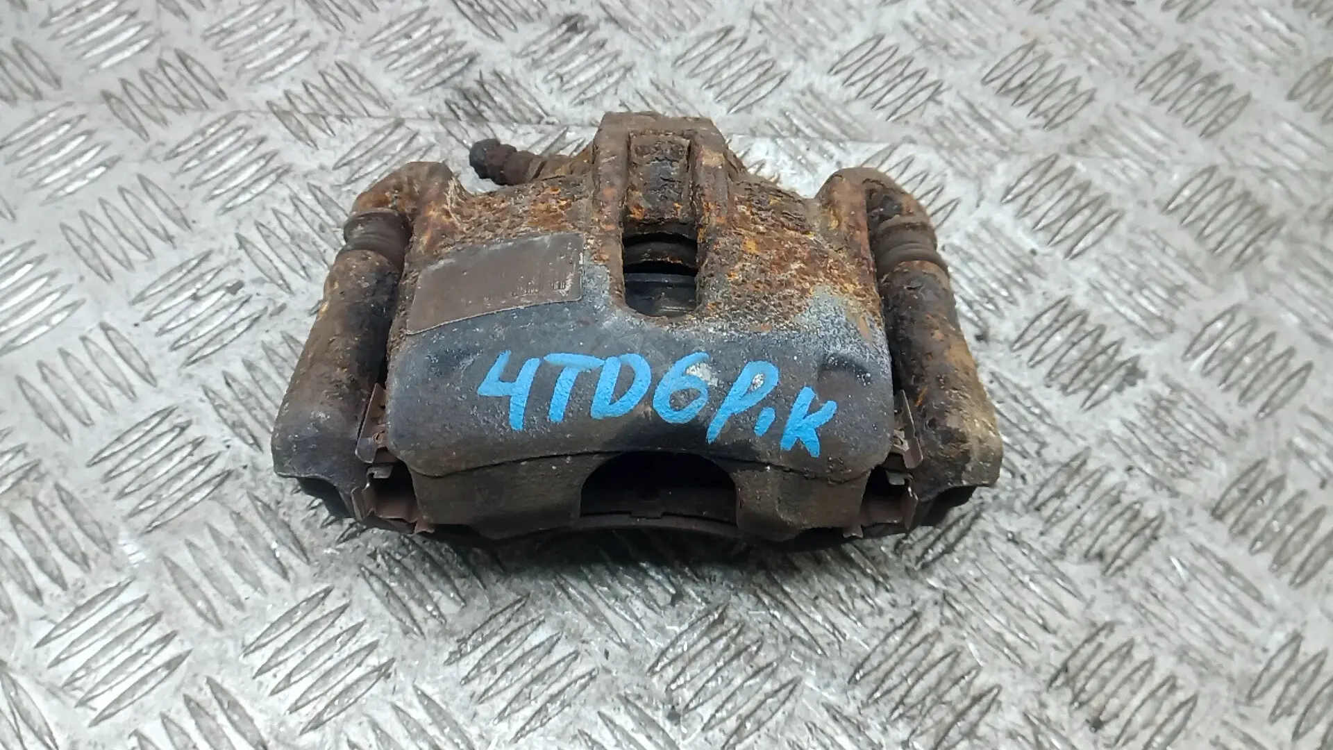Суппорт тормозной 4TD06N701
