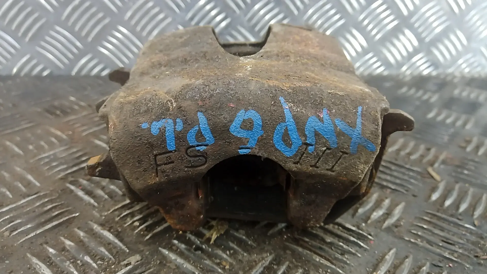 Суппорт тормозной 5Q0615123