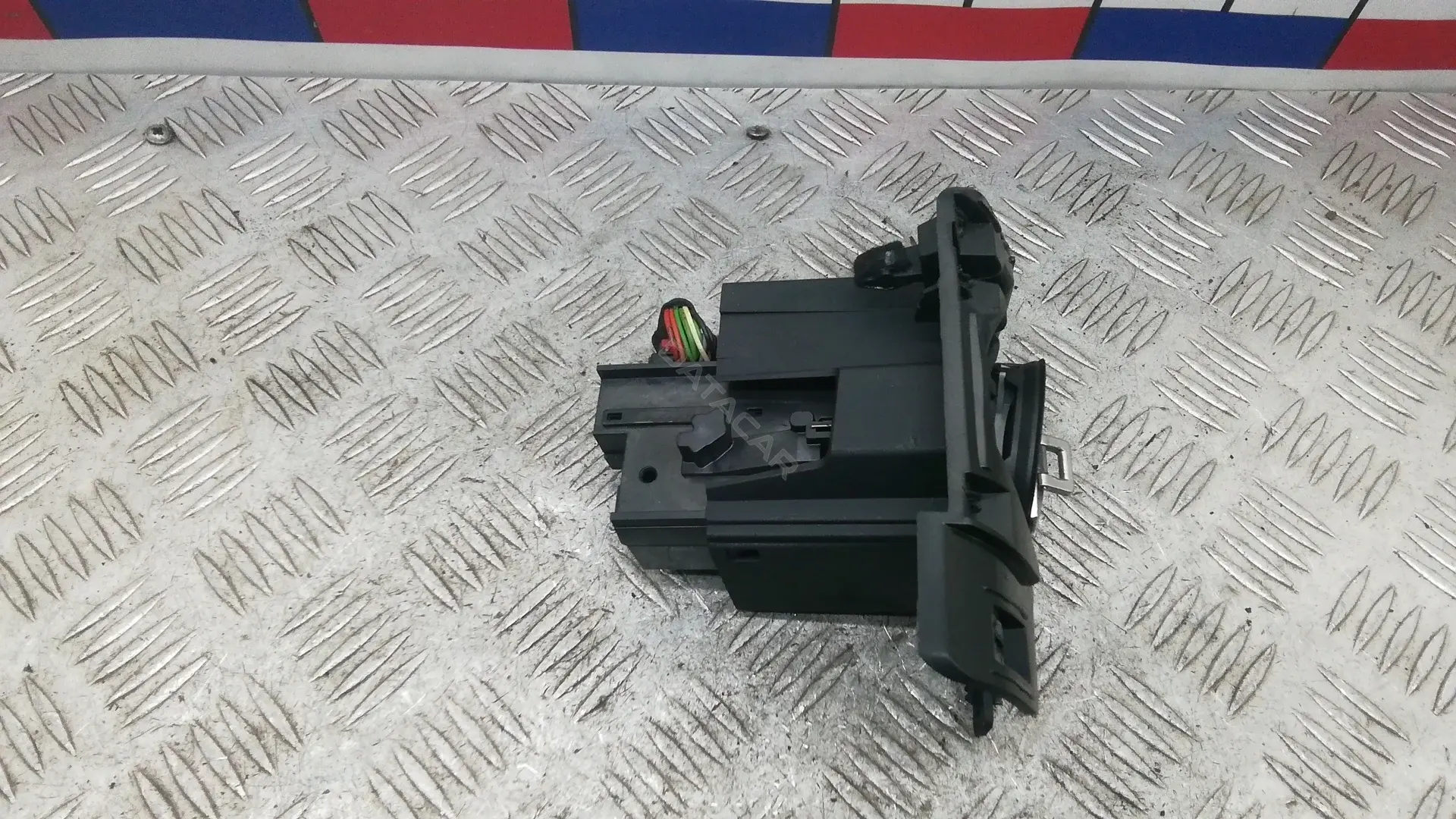 Замок зажигания ZML12J101