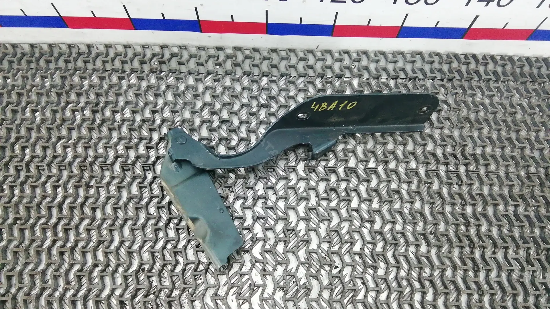 Петля капота 4BA10D501
