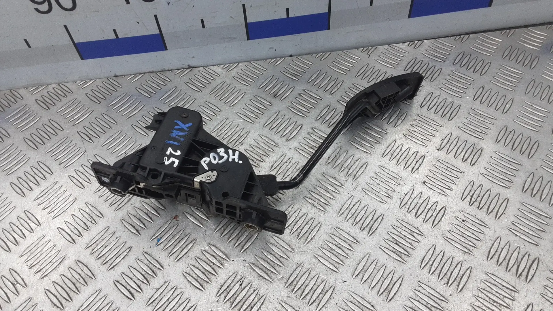 Педаль газа XNI25NW01