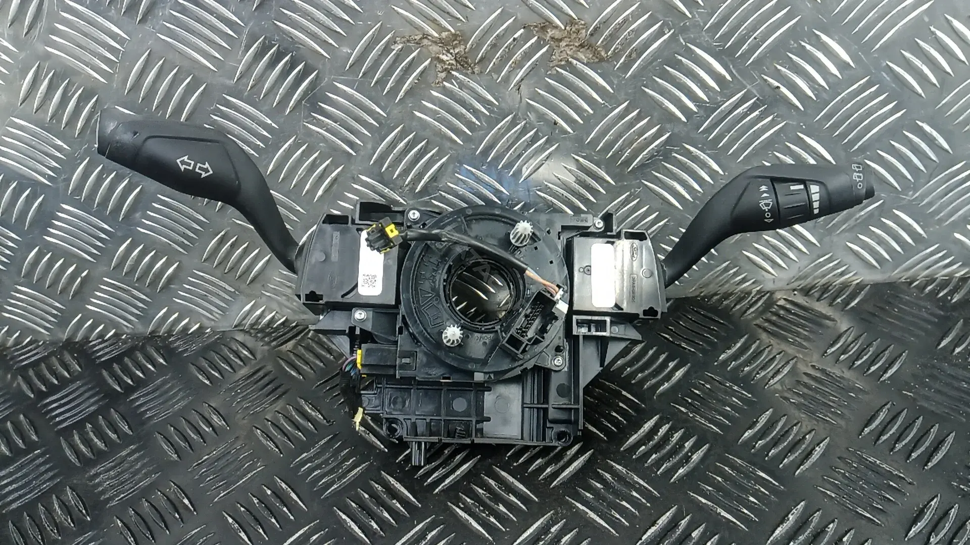 Переключатель подрулевой AV6T13335AB