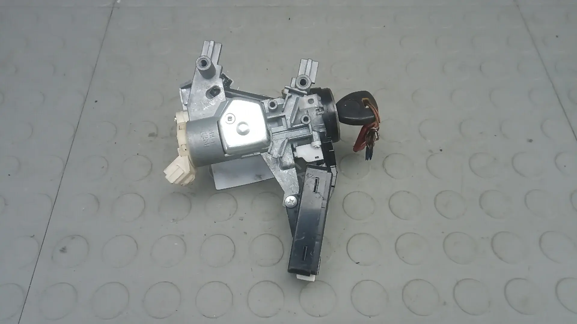Замок зажигания 116RI000075