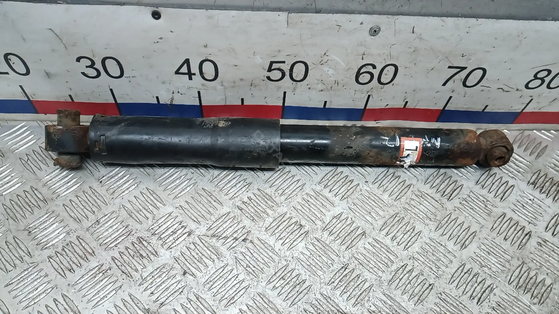 Амортизаторы E62104CB0E
