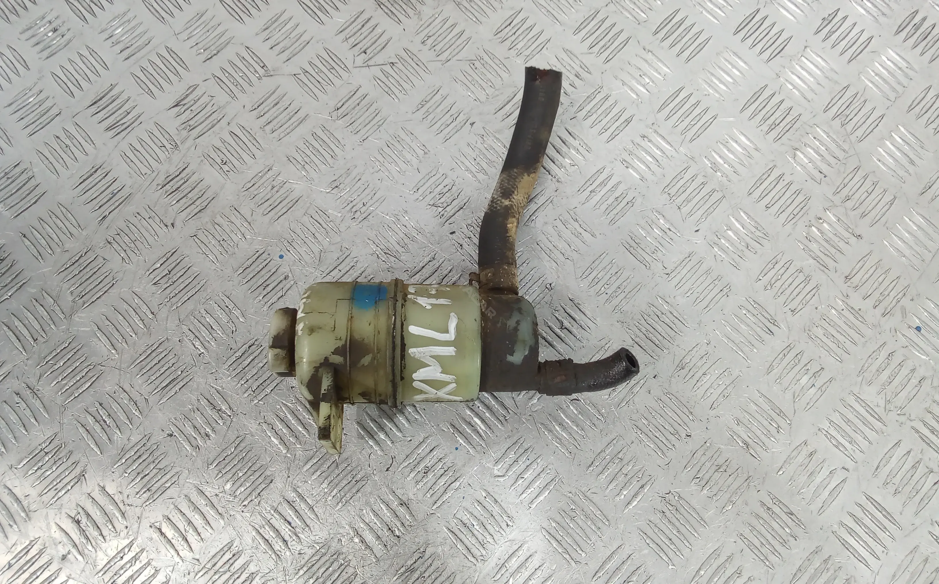 Бачок гидроусилителя MR995028