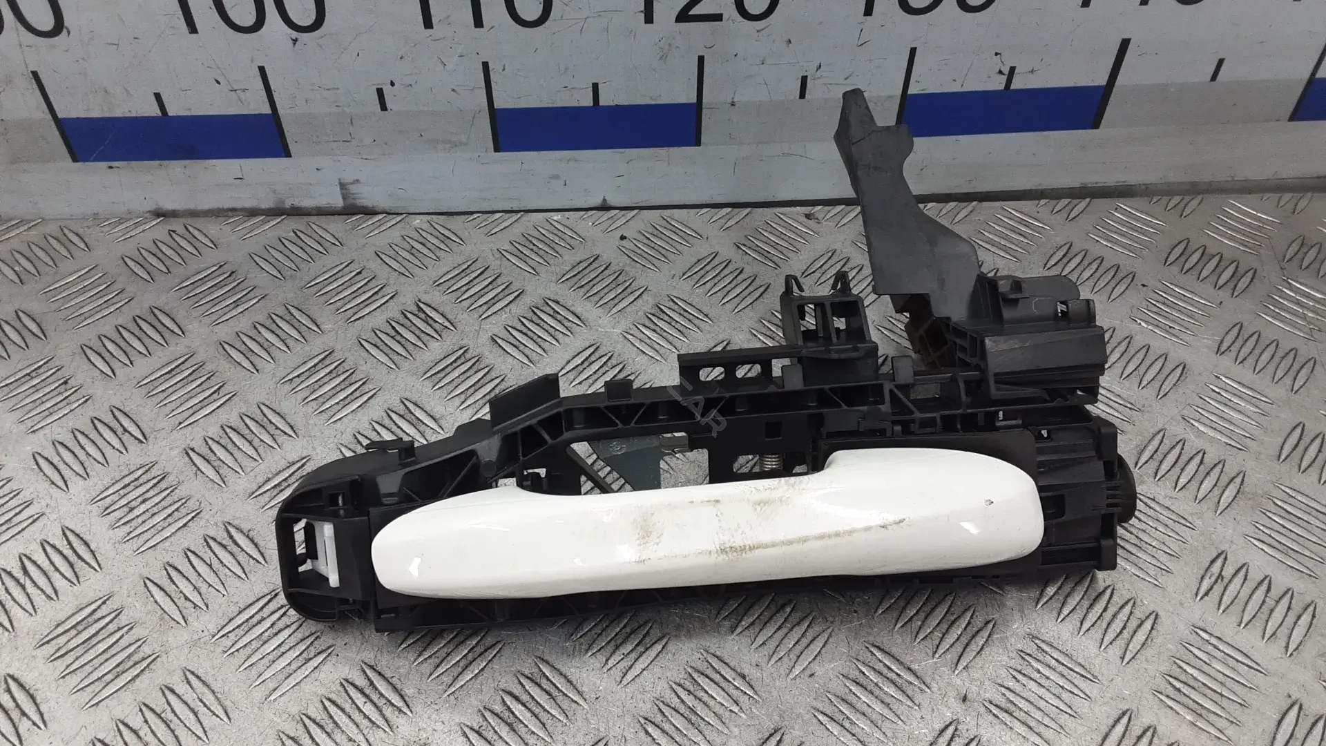 Ручка двери 99G18E401