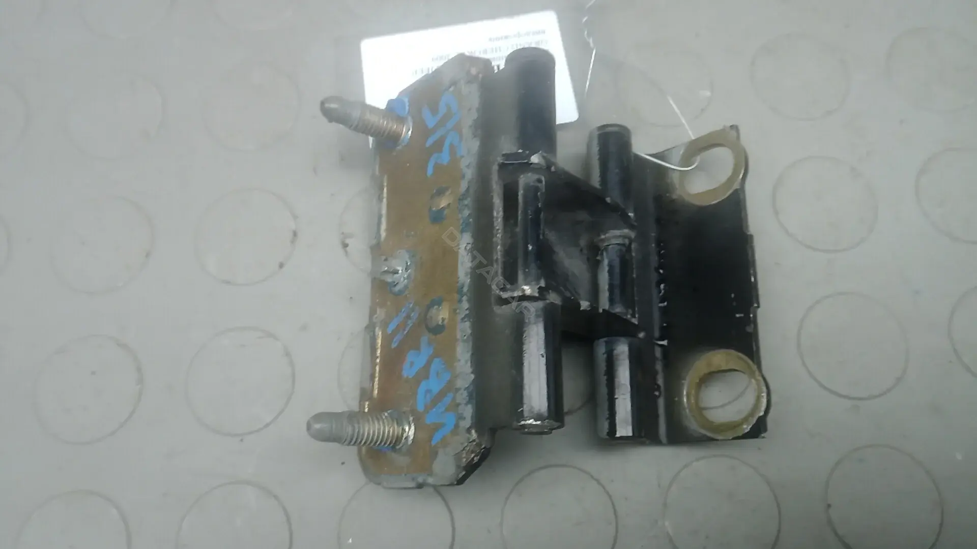 Петля крышки багажника UBR11GH02
