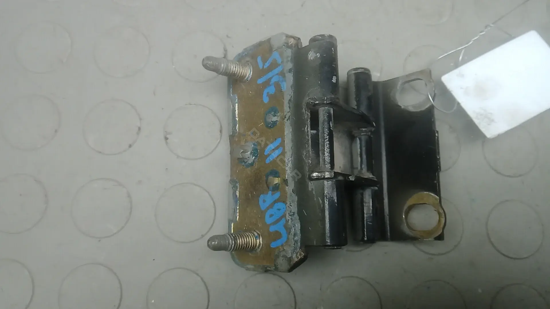 Петля крышки багажника UBR11GH03