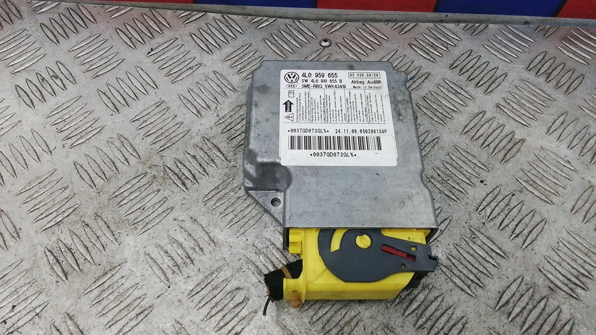 Блок управления подушками безопасности 4l0959655