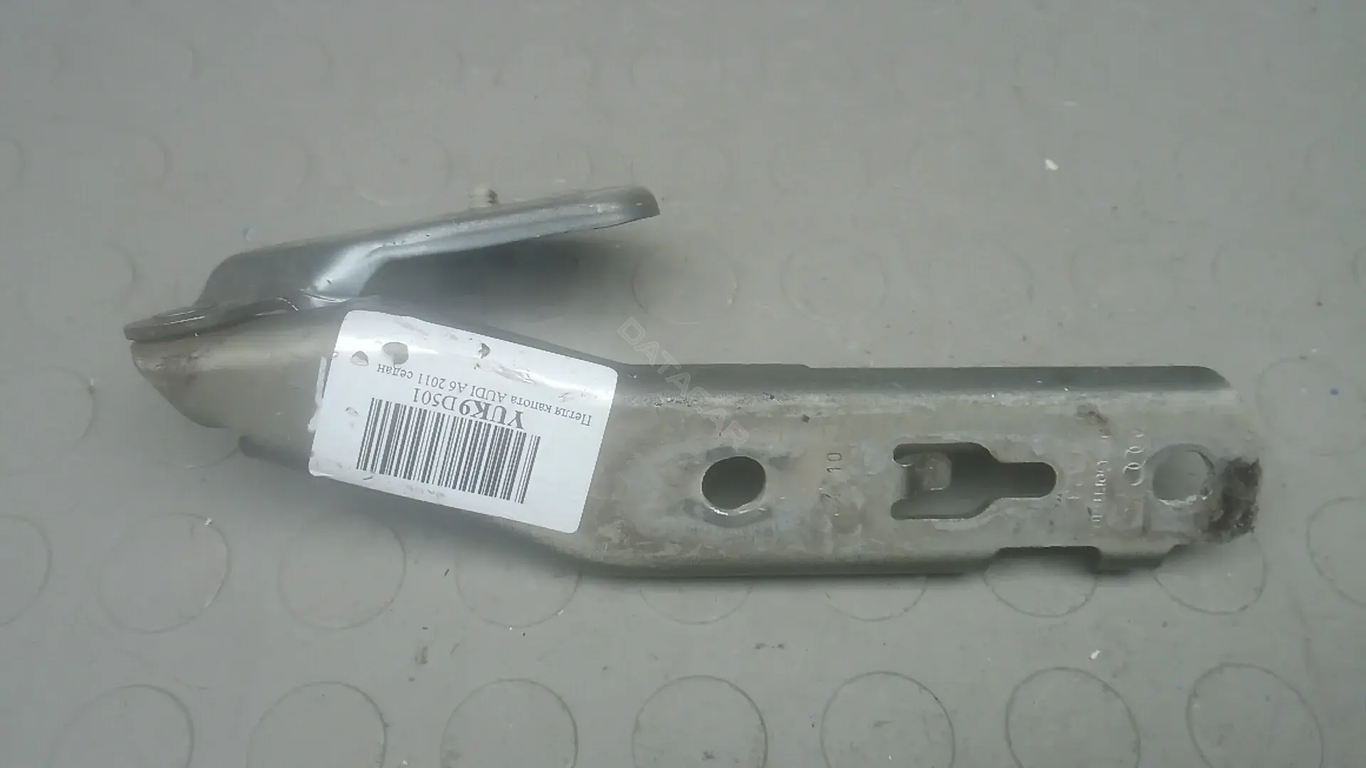 Петля капота YUK09D501