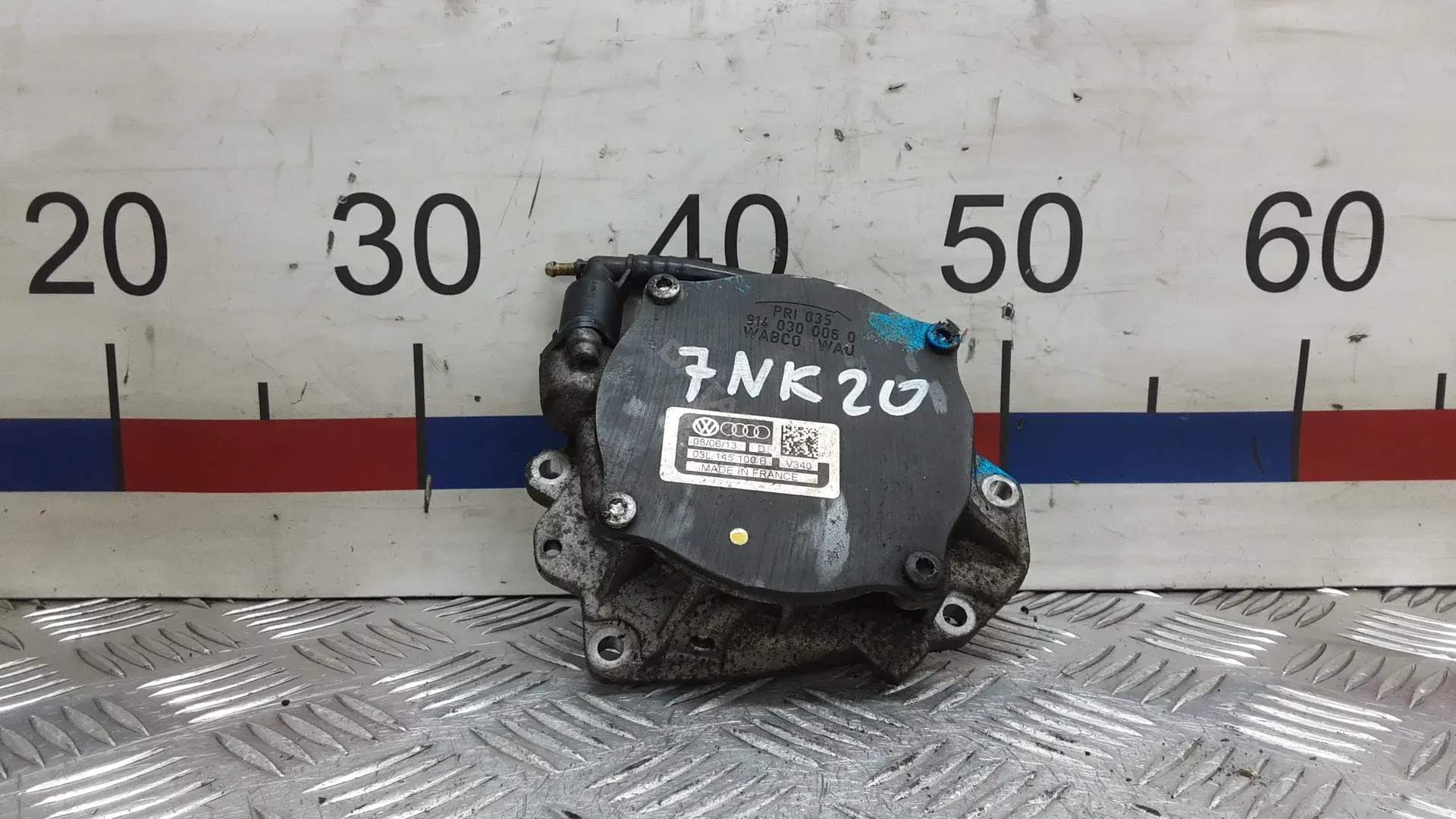 Вакуумный насос 03L145100G