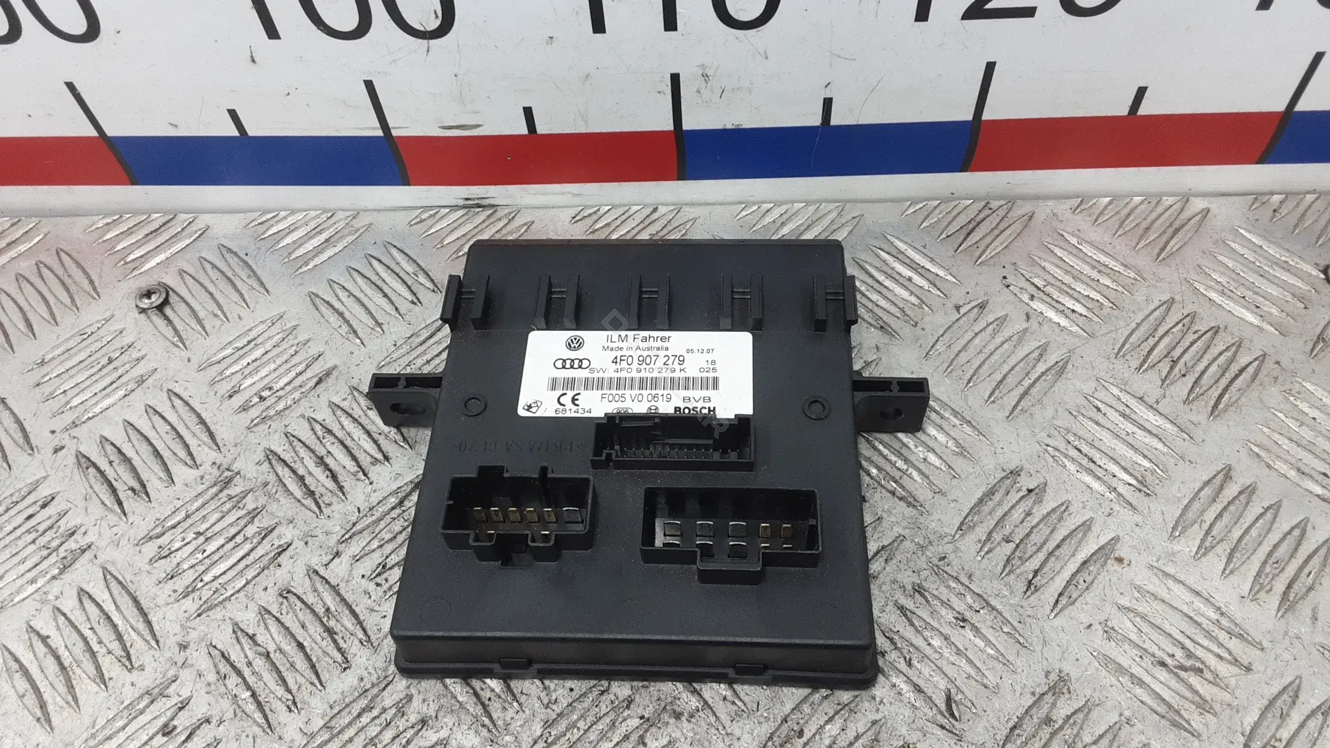 Блок комфорта 4F0910279K