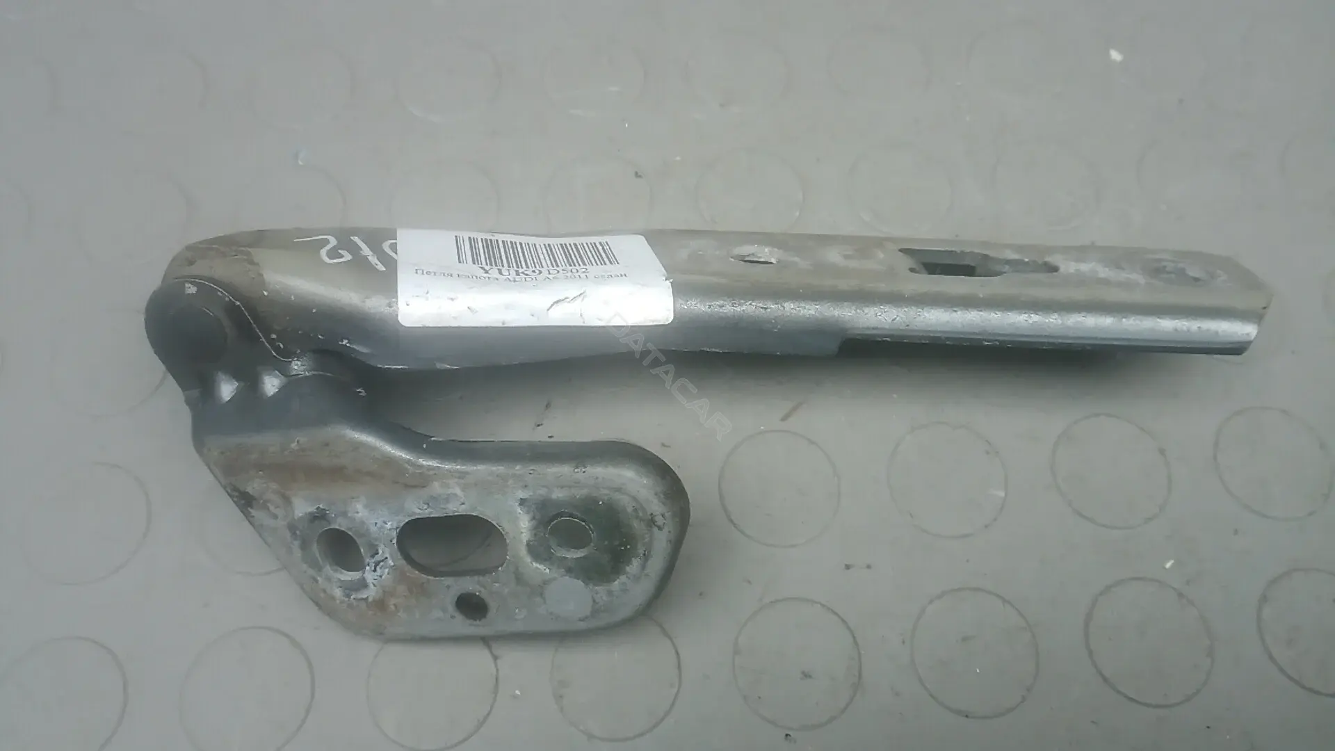 Петля капота YUK09D502
