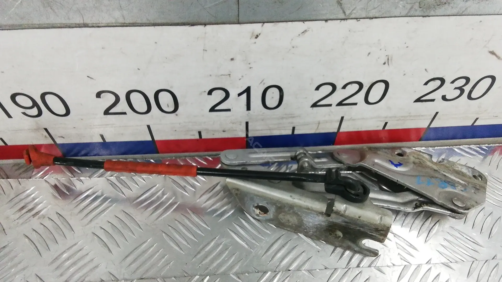 Петля капота OBR11D502