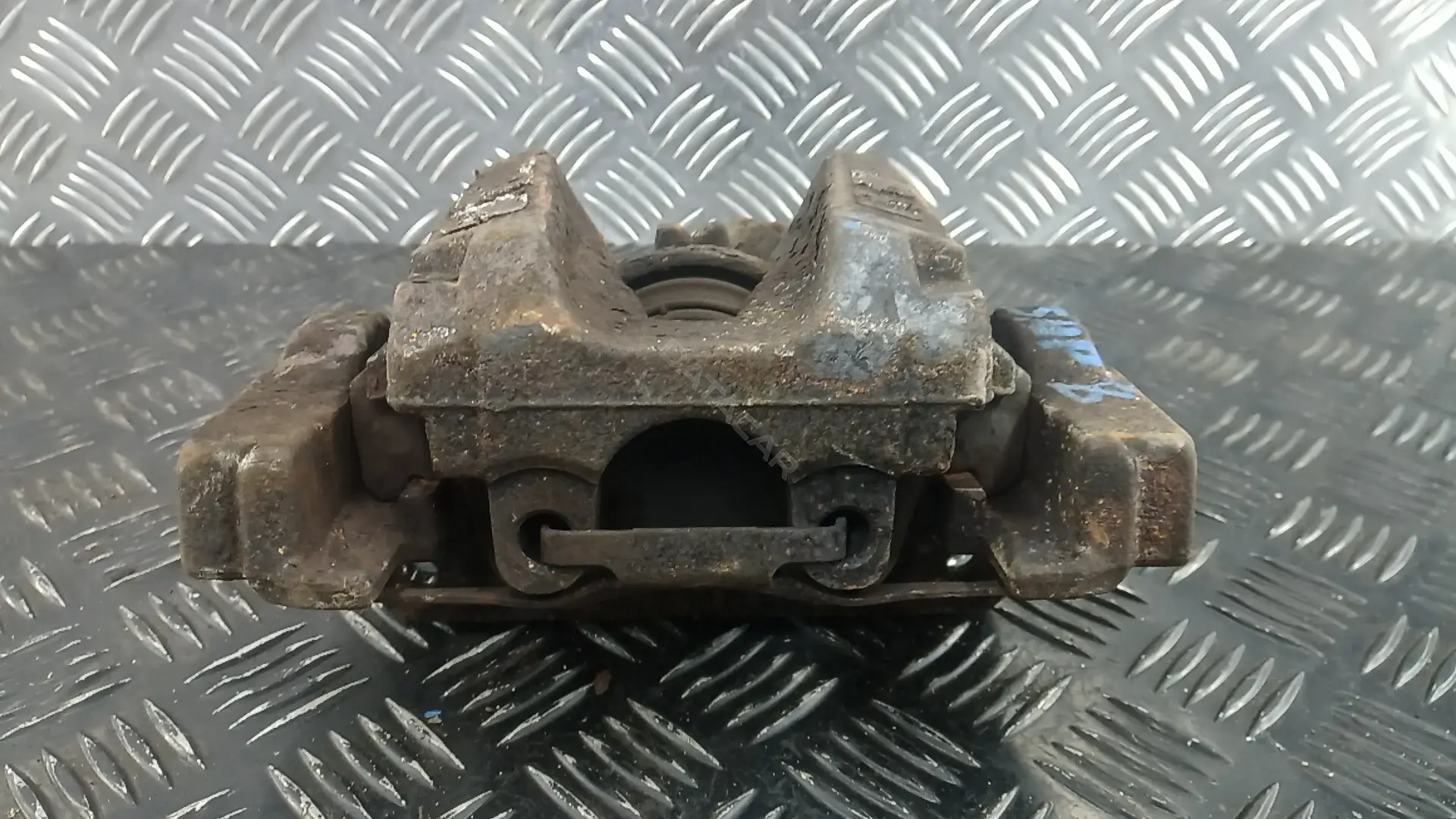 Суппорт тормозной SNP08K701
