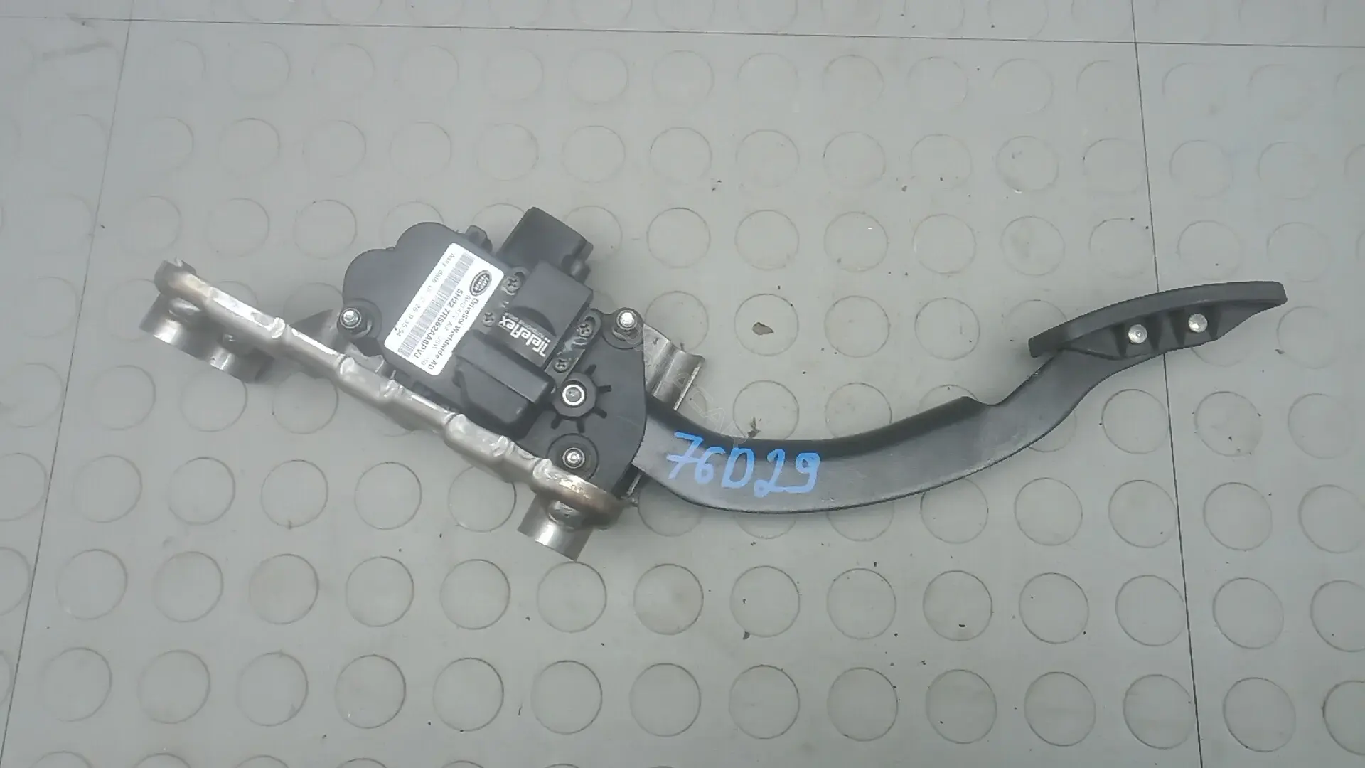 Педаль газа 76D29NW01