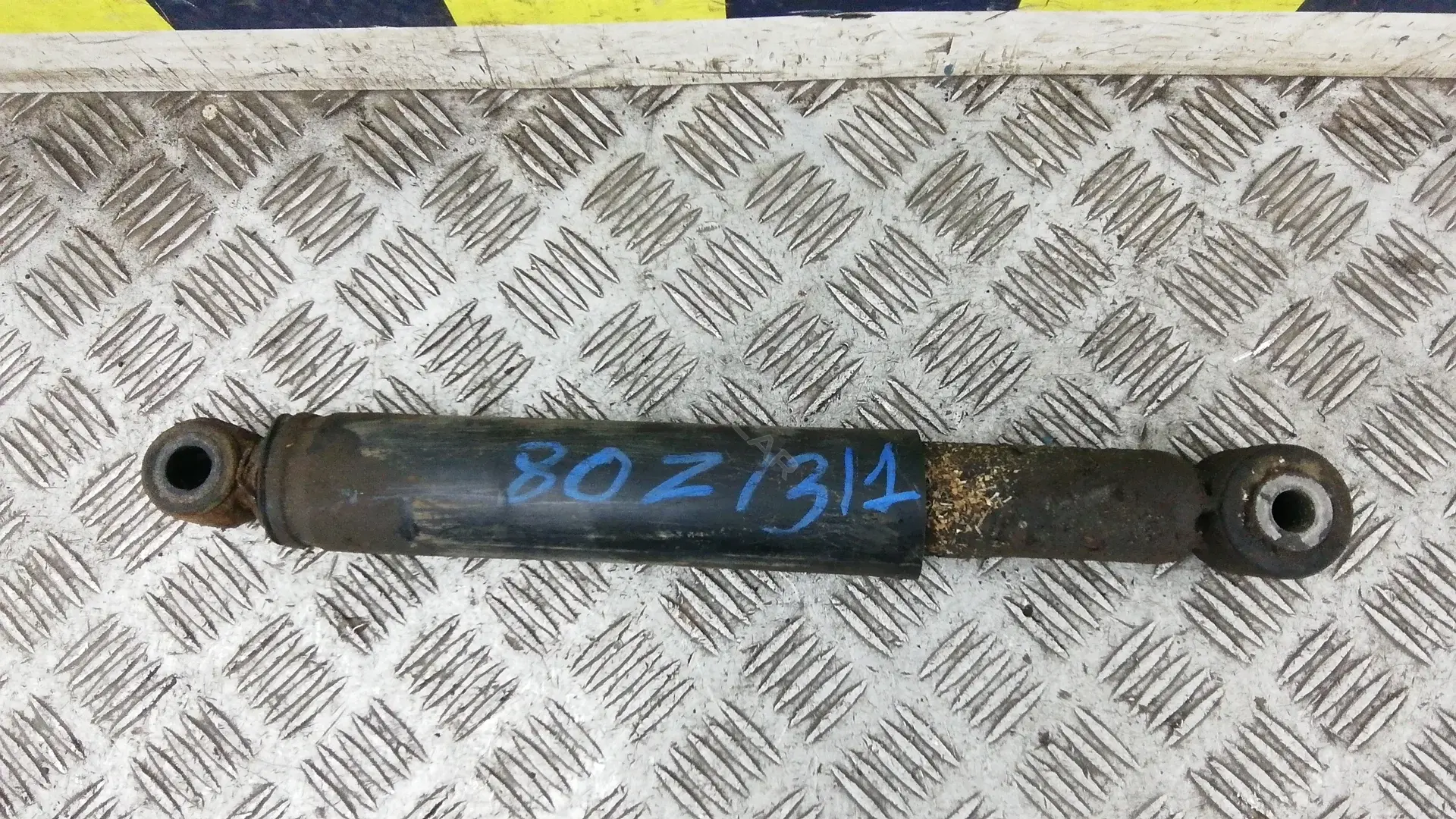 Амортизаторы 80Z13MF01