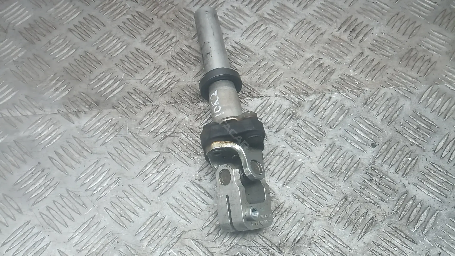 Рулевой карданчик 1OK02JW01