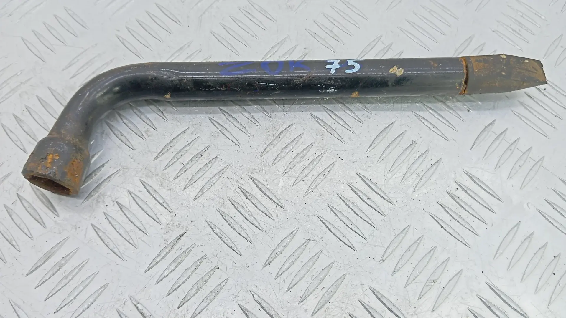 Ключ колесный (балонный) ZOK75VP01