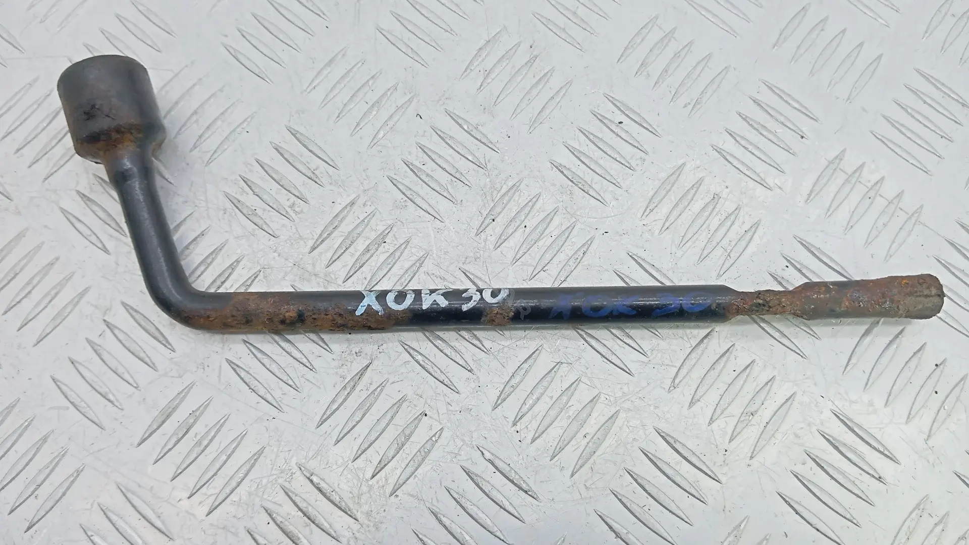 Ключ колесный (балонный) XOK30VP01