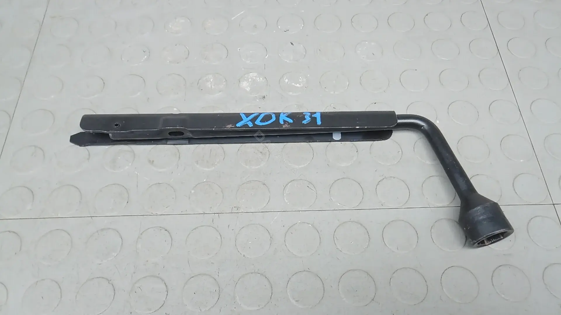 Ключ колесный (балонный) XOK31VP01