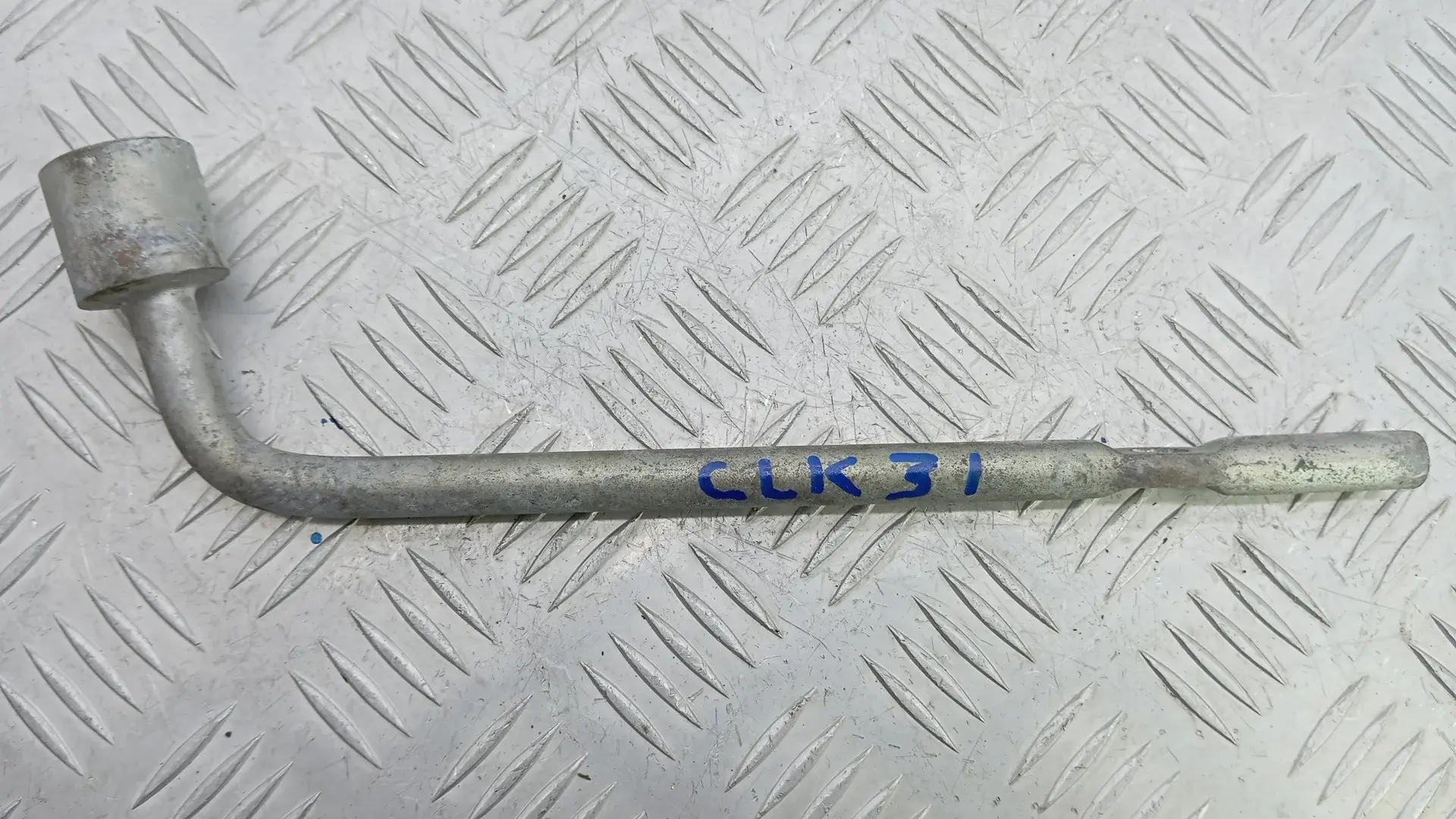 Ключ колесный (балонный) CLK31VP01
