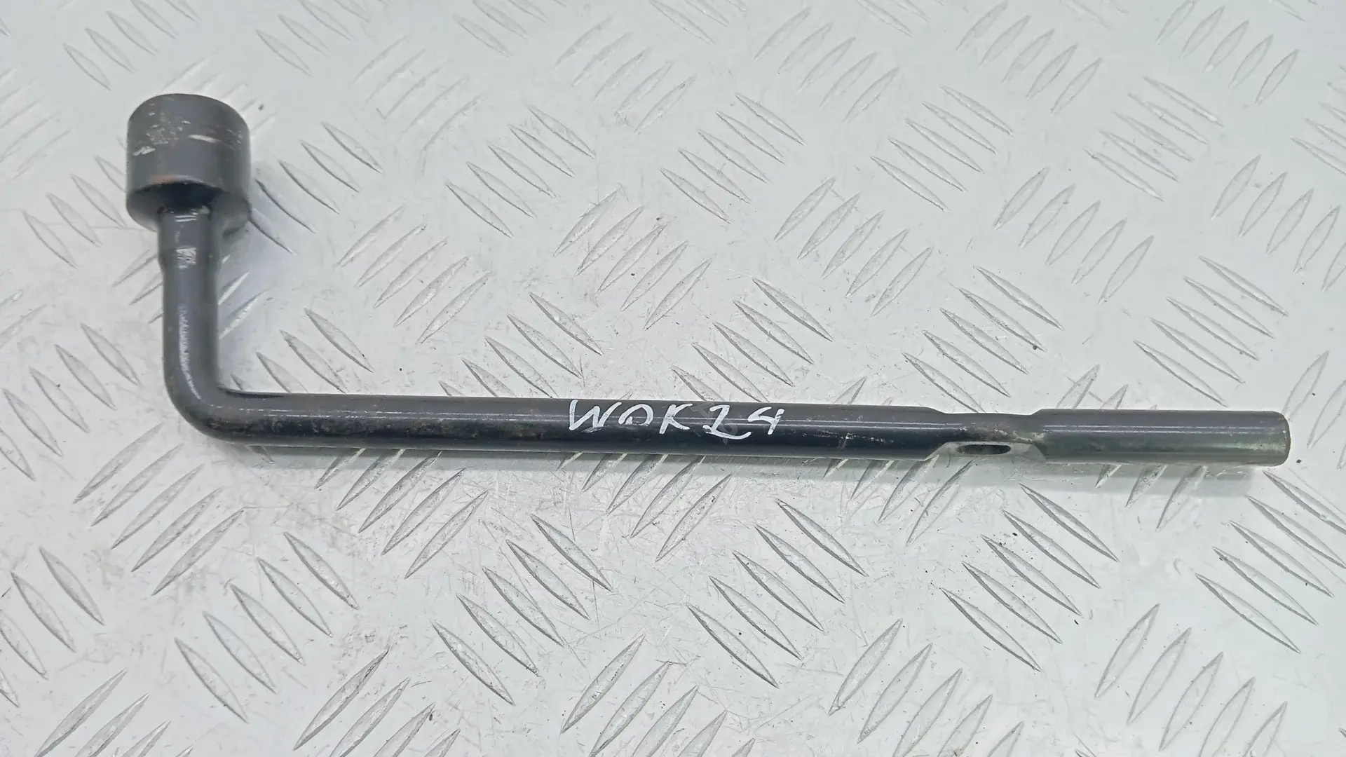 Ключ колесный (балонный) WOK24VP01
