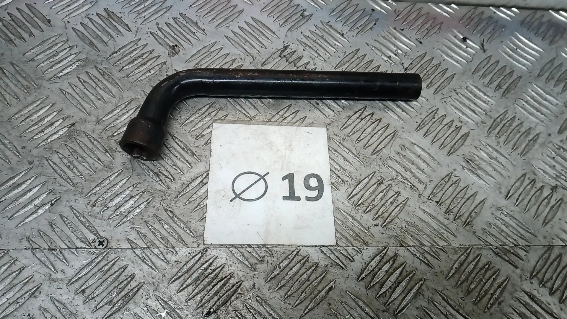 Ключ колесный (балонный) UDN46VP01