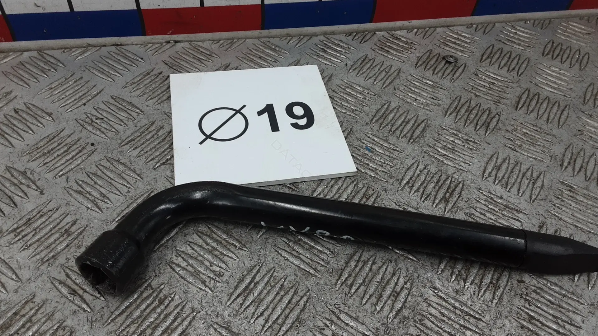 Ключ колесный (балонный) KKR10VP01
