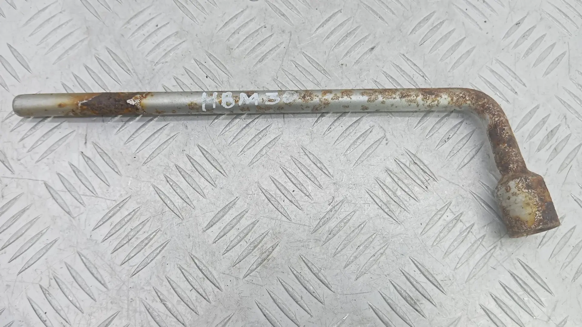 Ключ колесный (балонный) HBM30VP01