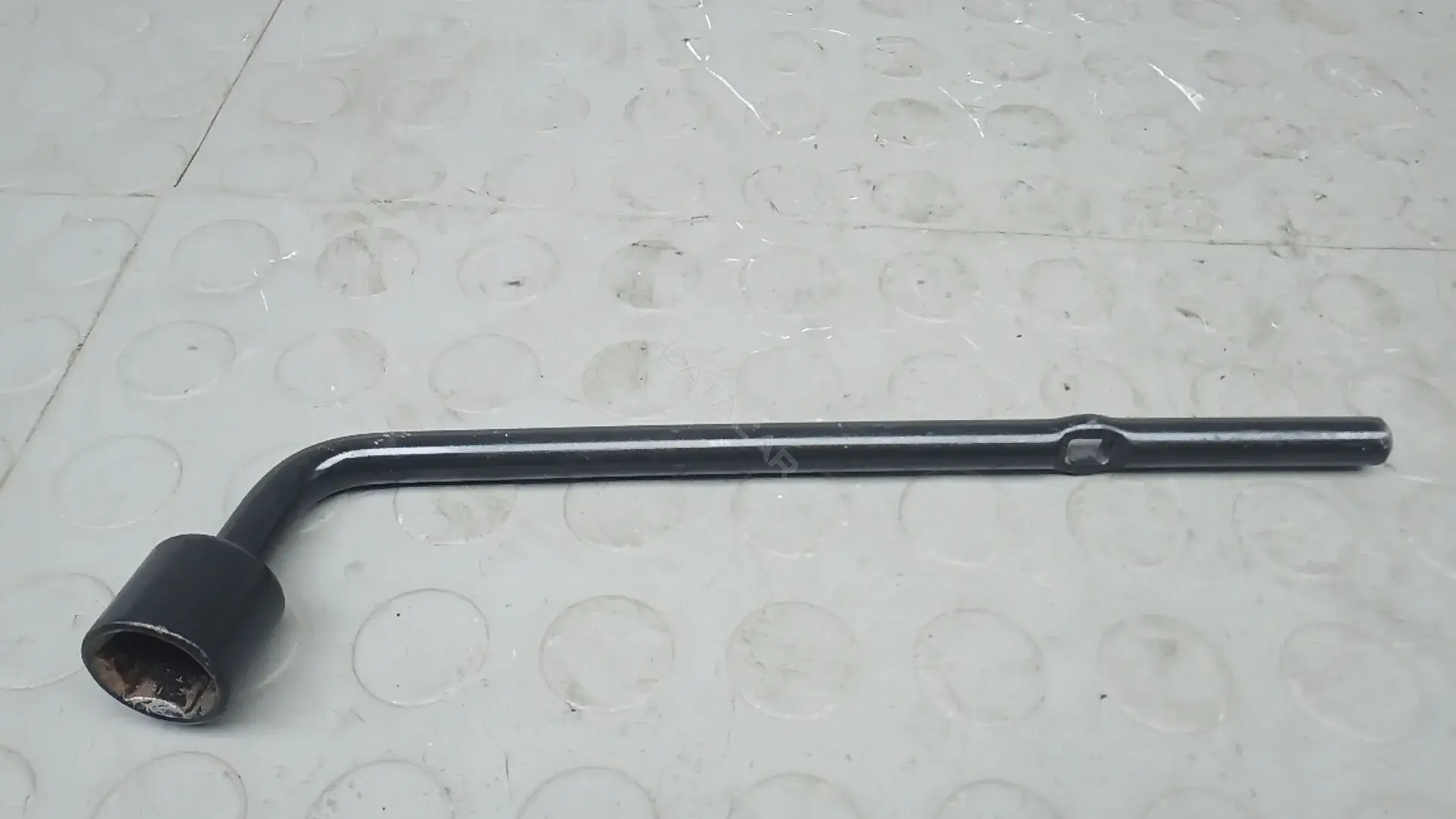Ключ колесный (балонный) DLK23VP01