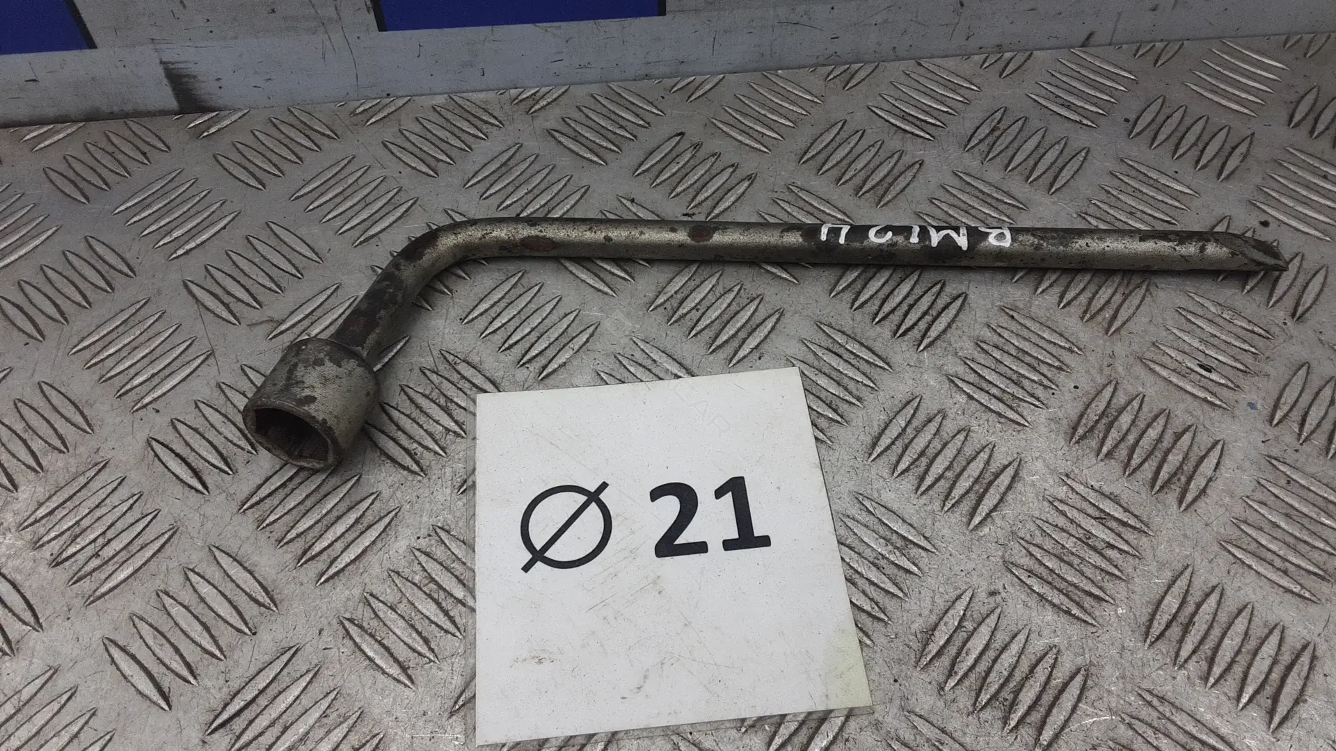 Ключ колесный (балонный) BML24VP01