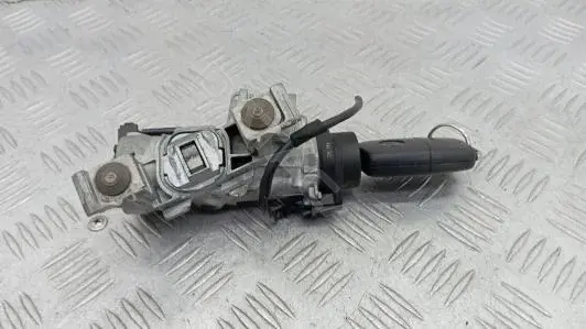 Замок зажигания UOK64J101