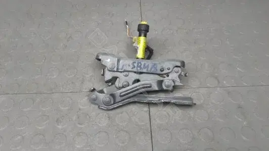 Петля капота SBM18D502