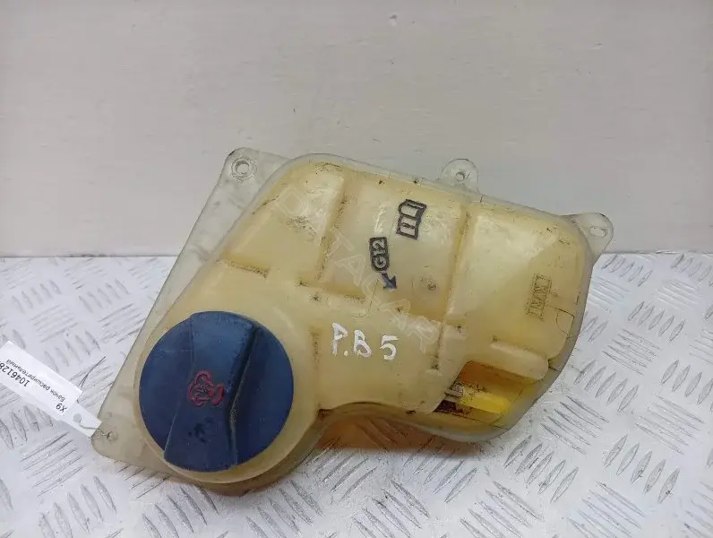 Расширительный бачок 8D0121403L