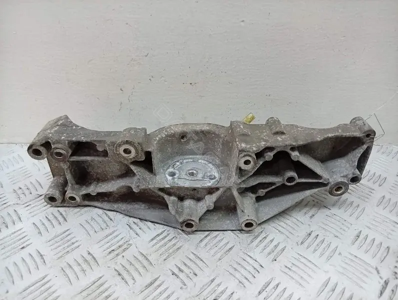 Кронштейн генератора YC1E10K019AF