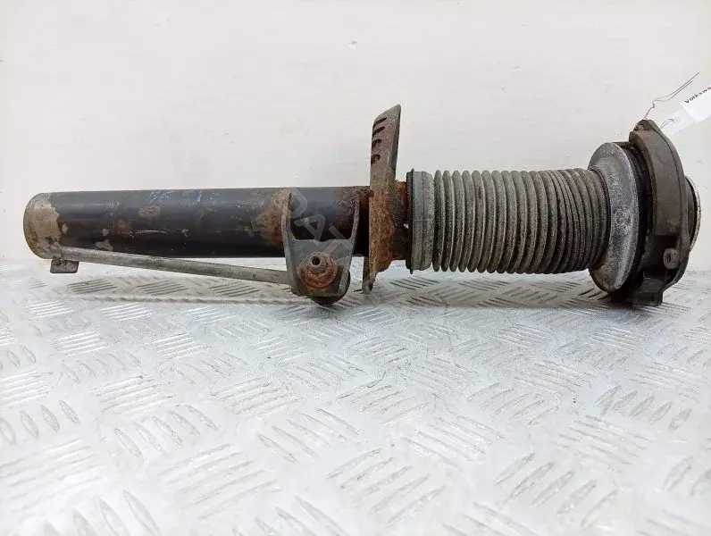 Стойка передняя 3C0413031AC